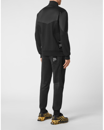 Tracksuit: Zip-up Jacket + jogging pants Statement